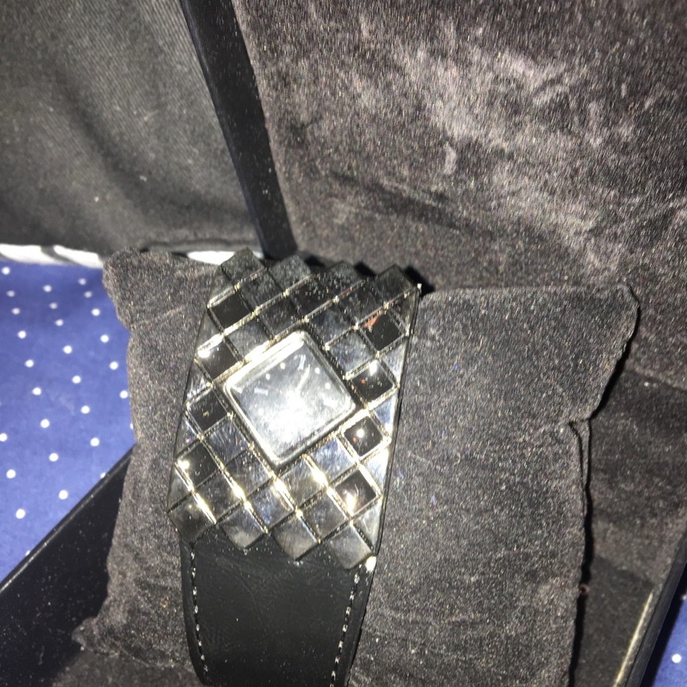 Black quartz watch. In the box. Diamond pattern.